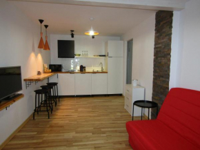 Modern&Cozy-entire house, parking place in private yard